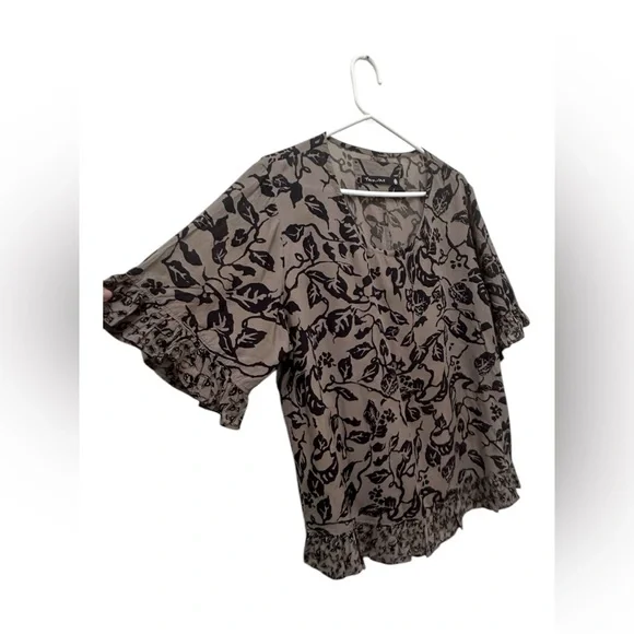 ✨ Tara Vao Flowy Top with ruffles made in Bali in large - Picture 14 of 17